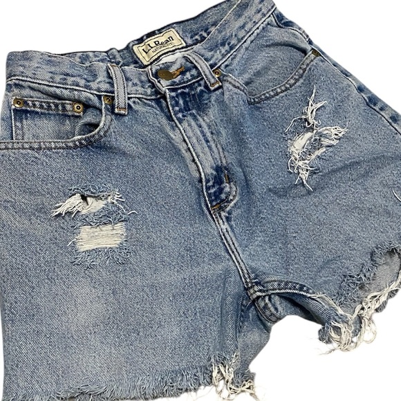 90s Distressed Grunge Vibes L.L.‎ Bean Vintage Women's Ripped Blue Denim Shorts - Picture 8 of 9